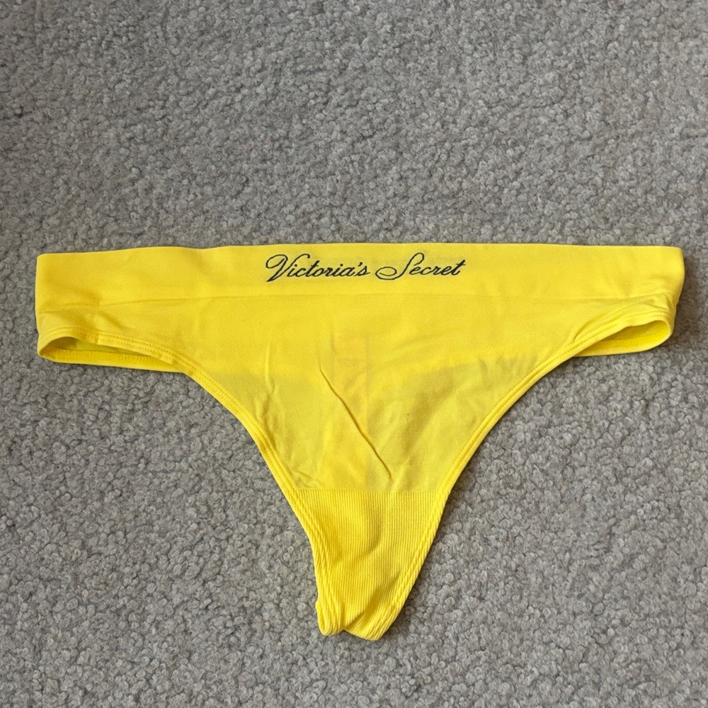 VS Seamless Thong XL